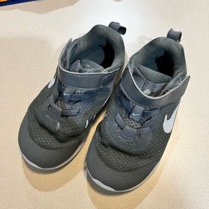 Nike 9c gray velcro shoes EUC